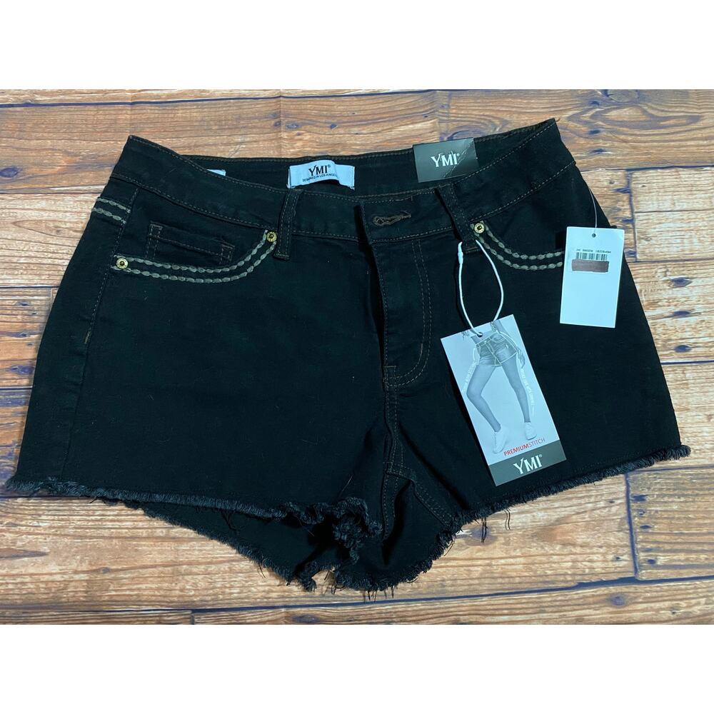 NEW YMI Jean Shorts Women’s Size 5 / 27 Black Mid Rise Booty Shortie Denim